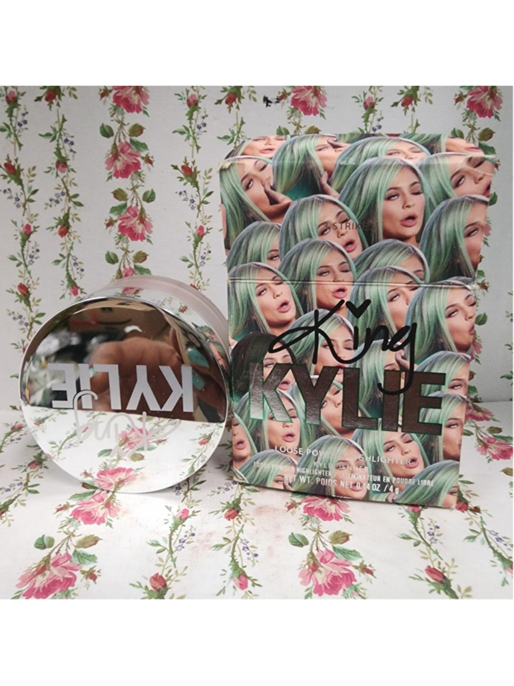 Kylie Cosmetics loose powder highlighter in green #highlighter #kylie